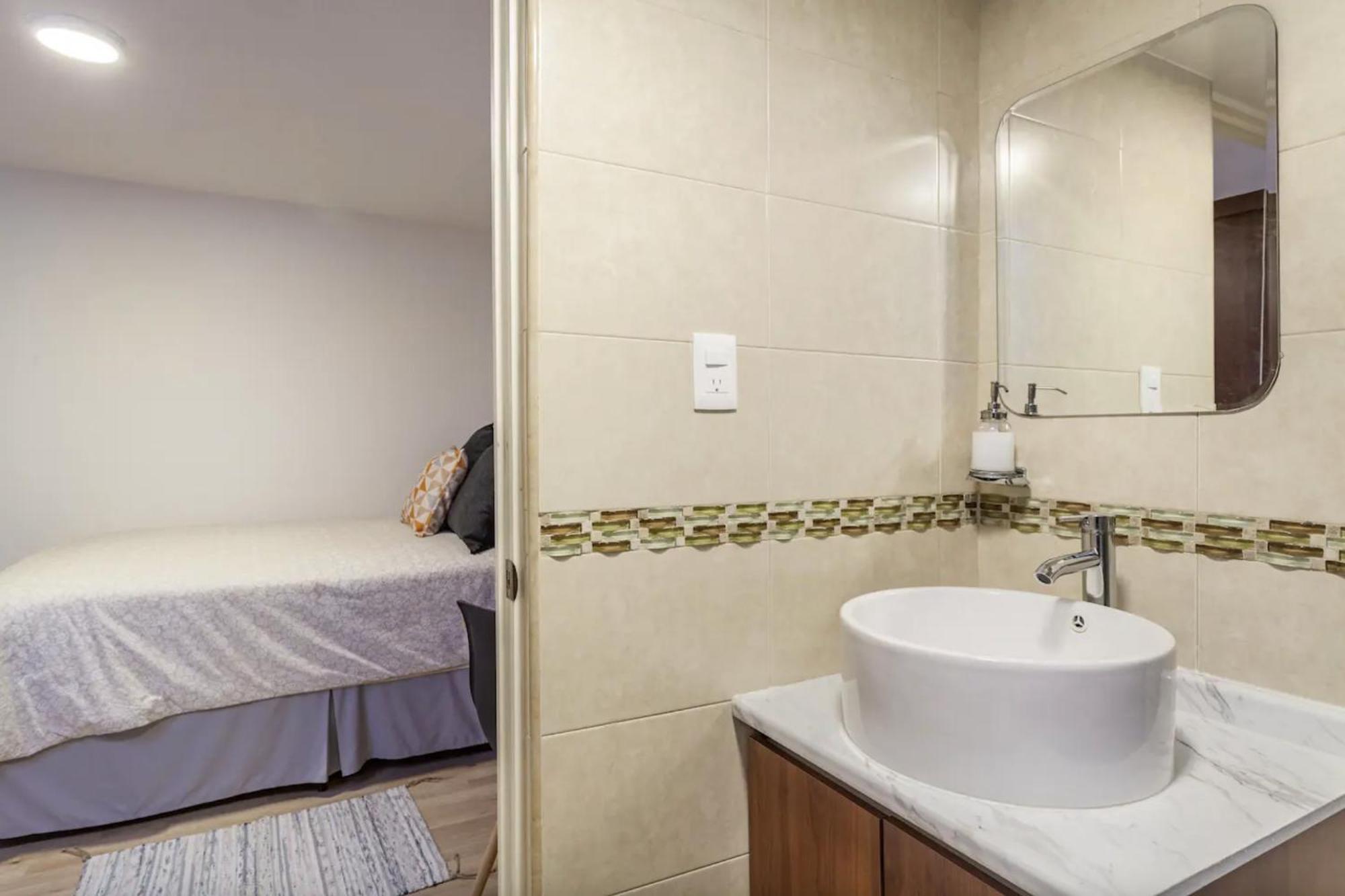 Bedroom With Private Bathroom In Roma Norte In Мехико Экстерьер фото